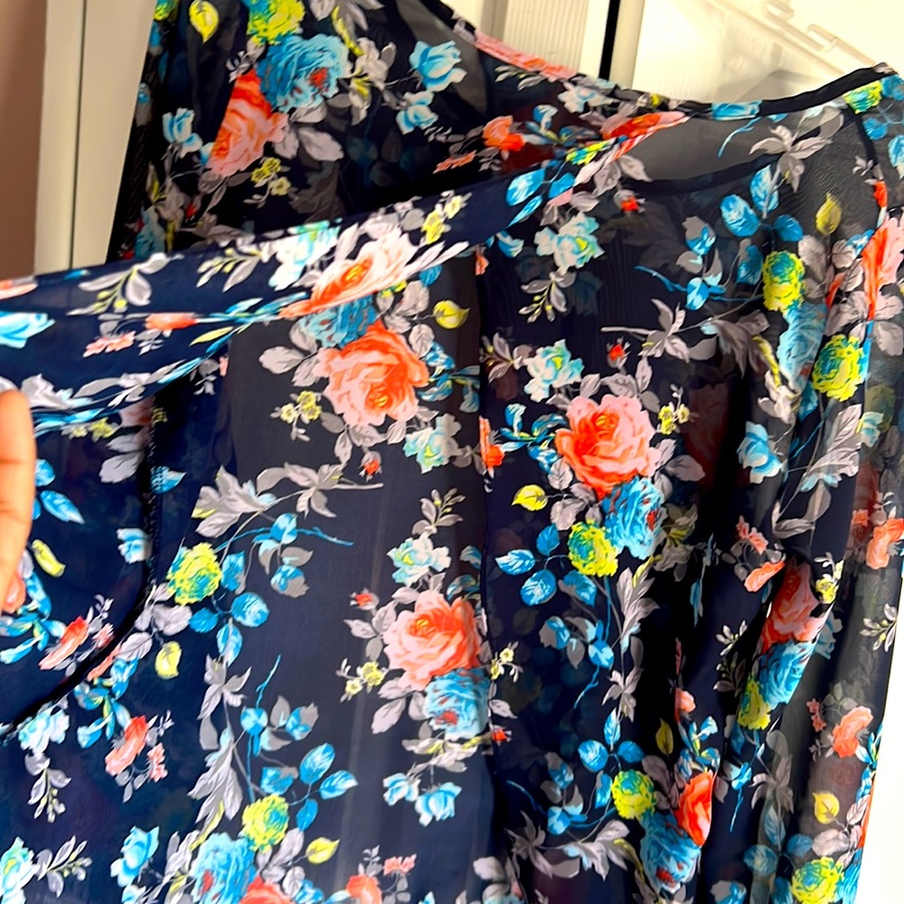 Floral Top - Picture 4 of 4